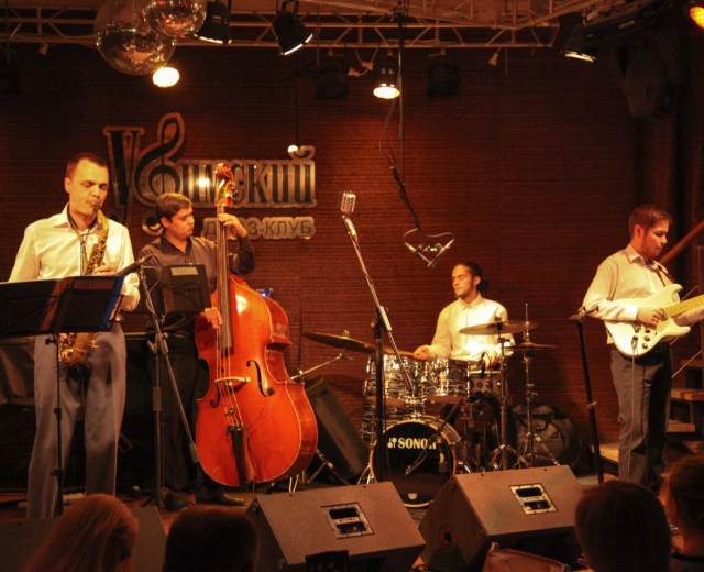 23 августа в Уфимском джаз-клубе бархатный свинг от ансамбля джазовой музыки Le'mon groove